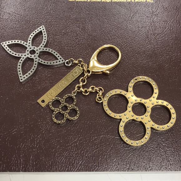 Louis Vuitton Accessories - Louis Vuitton charm bijoux sac key chain M65090